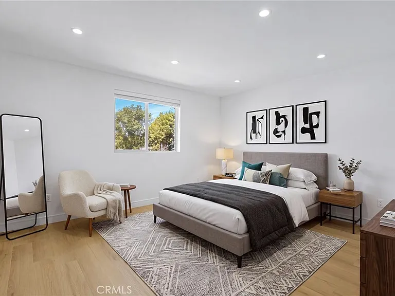 4855 Woodman Ave — Photo 13