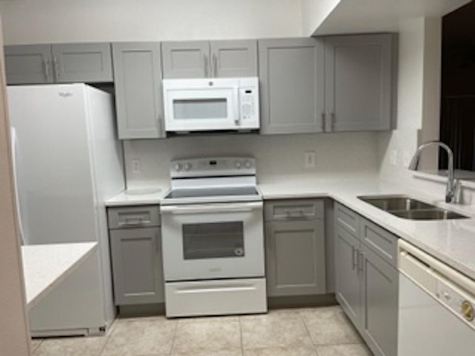 1st image of 495 Las Cortes Ln