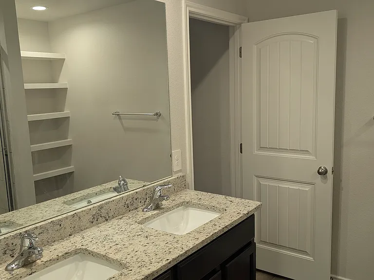 1281 Carnaby St — Photo 13