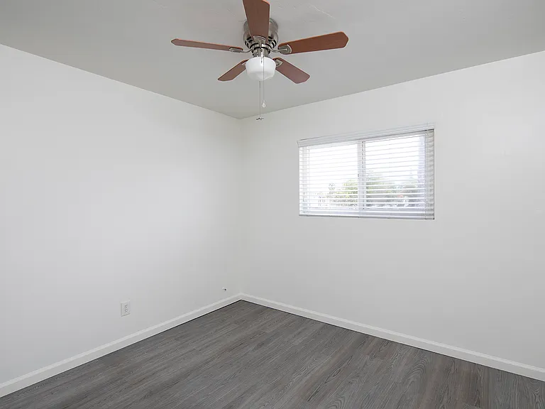 Ocean Palms Apartments — Photo 16
