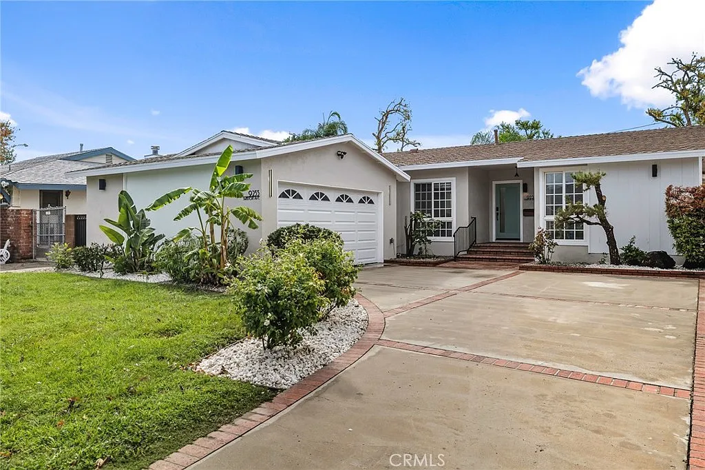 4 bed, 1479 sqft, $5,200 — Photo 1