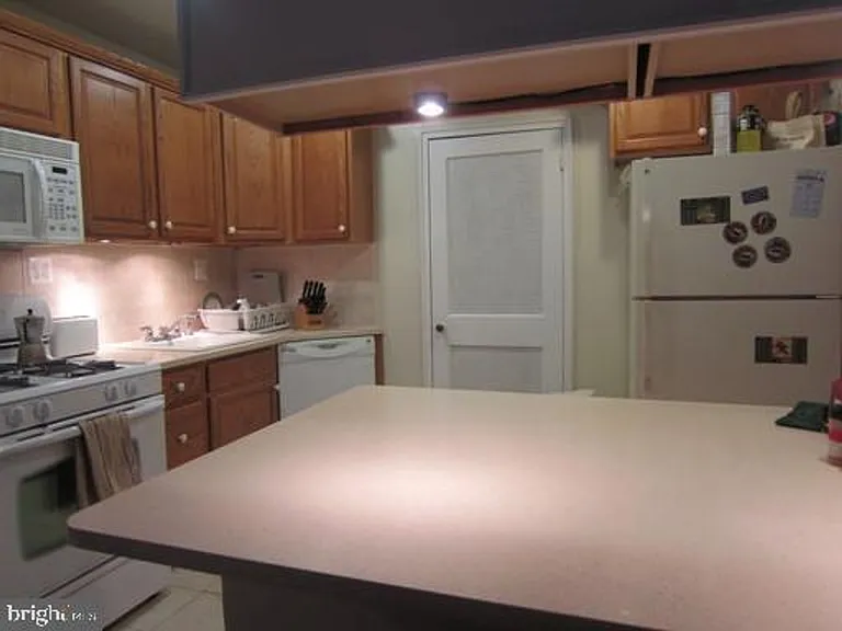2131 Pimmit Dr — Photo 6