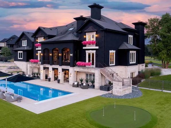 S17W28902 Price COURT, Waukesha, WI 53188