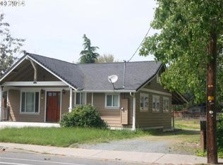 1712 SW Bridge St, Grants Pass, OR 97526