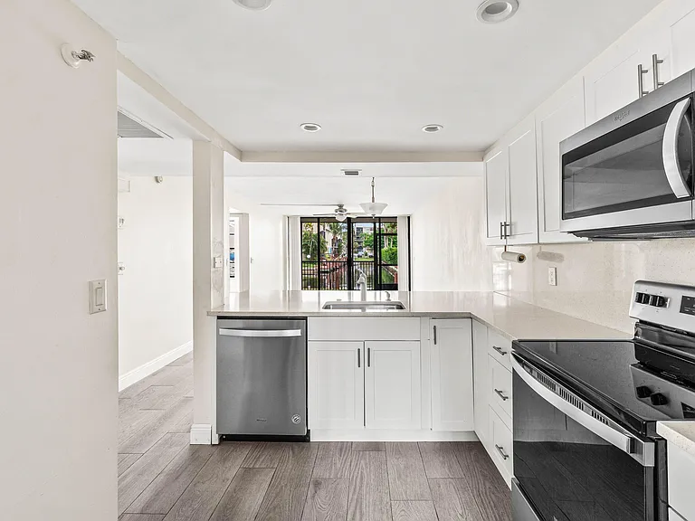 17 Royal Palm Way #103 — Photo 4