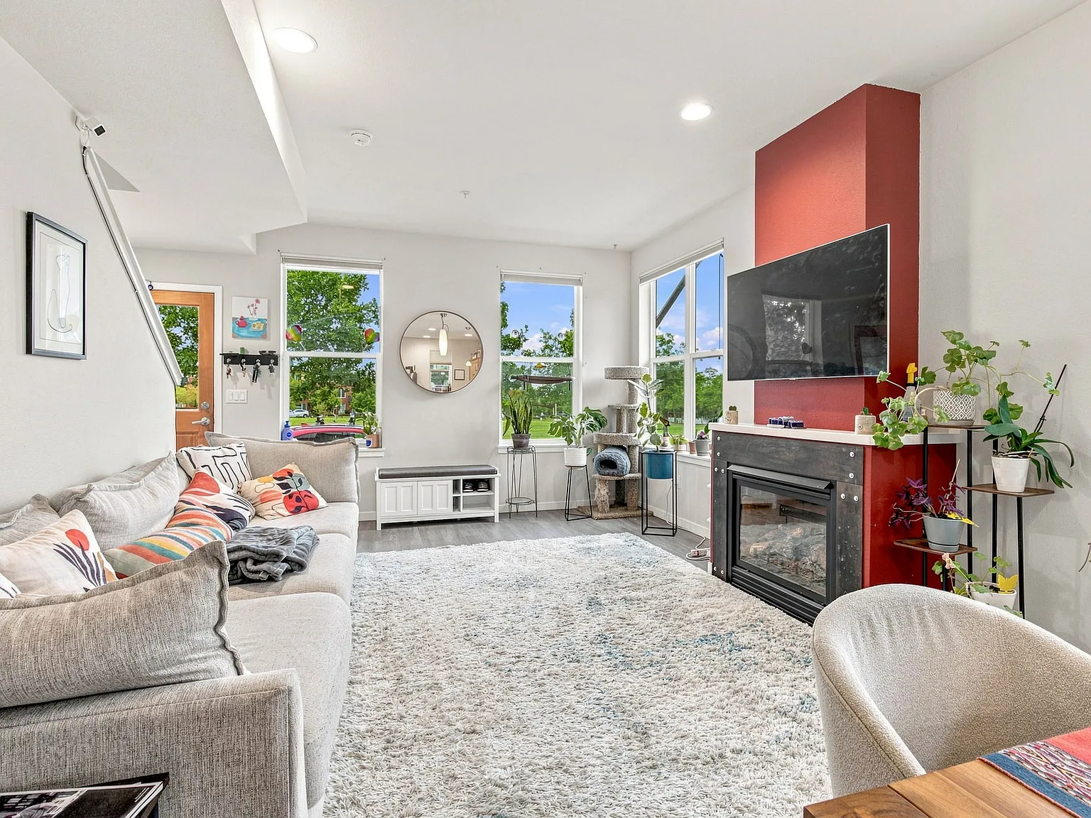 3 bed, 3.5 bath, 2200 sqft, $4,395 — Photo 3