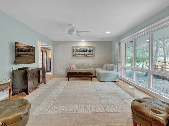 4th image of 259 Long Meadow Rd