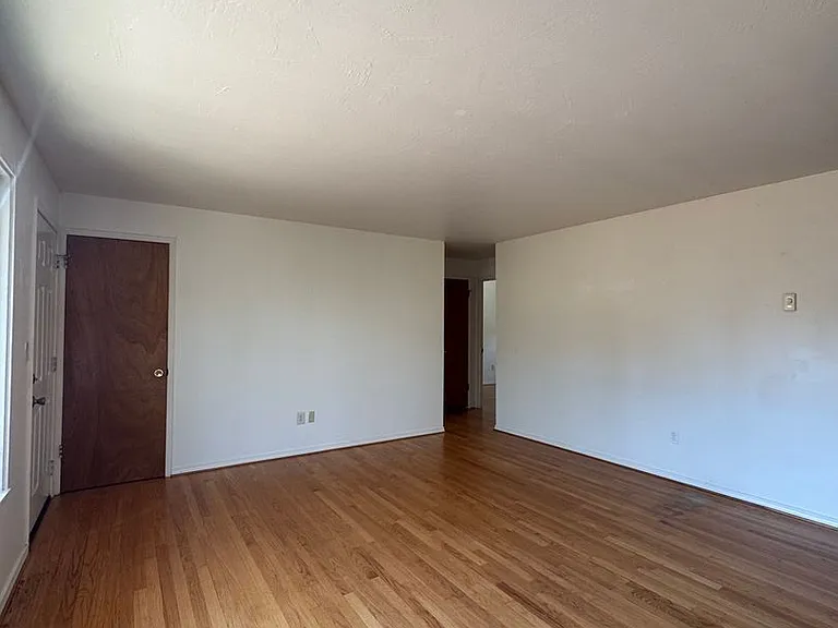 1100 N B St — Photo 6
