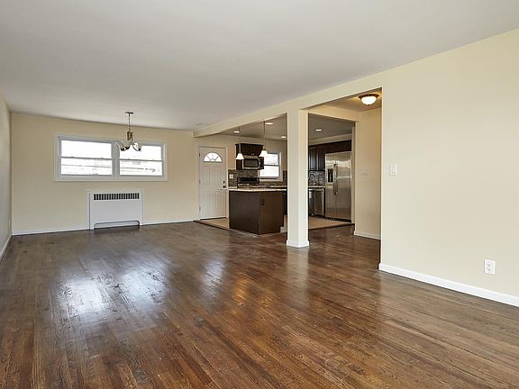 5th image of 658 Byron Ave