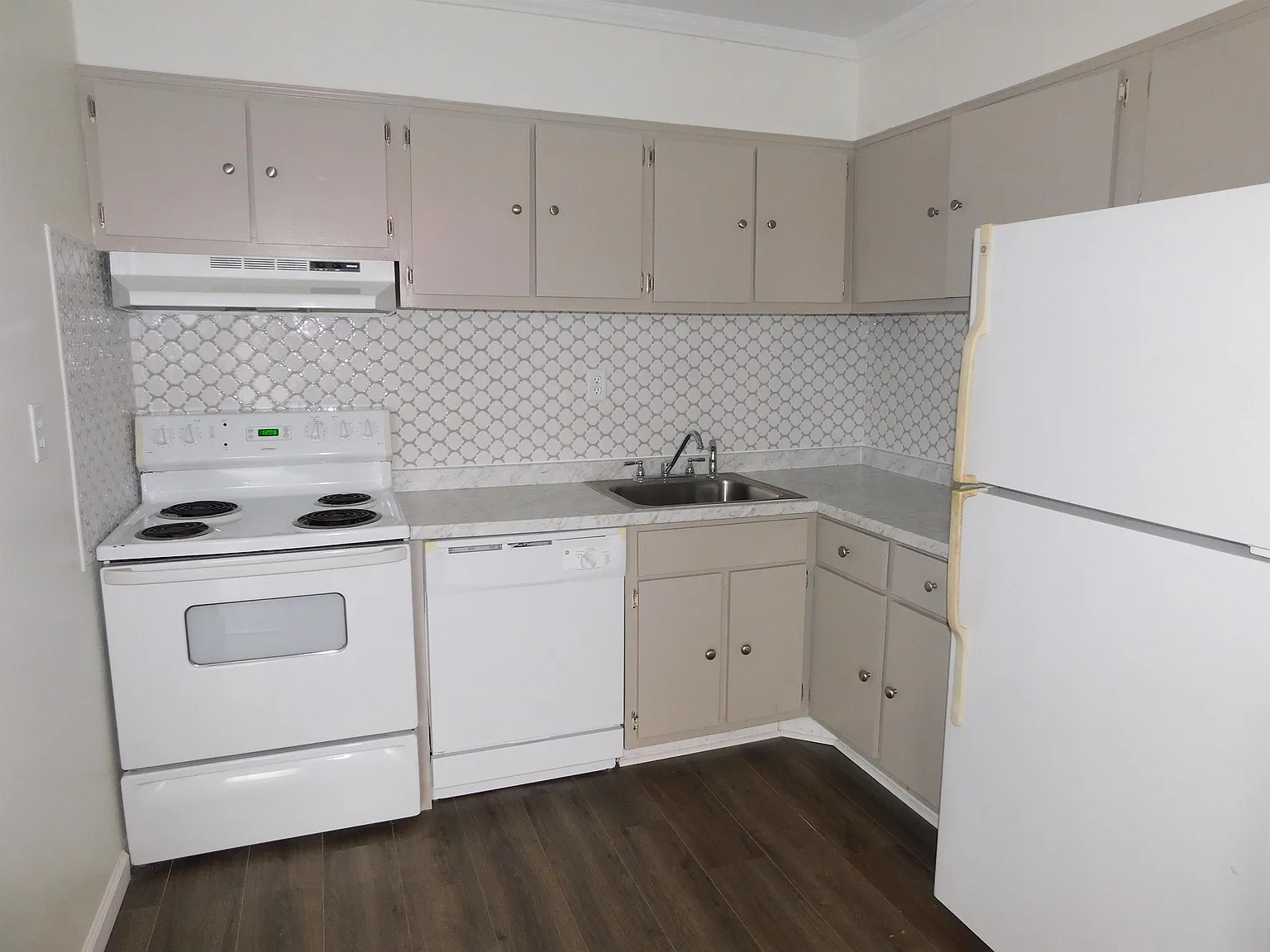 1028 Adams Avenue- UNIT 3B - 1 — Photo 3