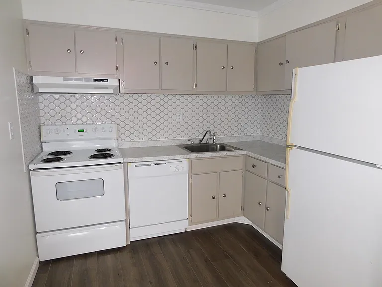 1028 Adams Ave #3-B — Photo 3