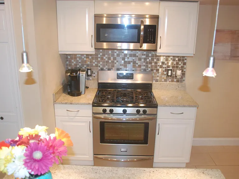 5 gas burners and big enough oven for just about anything.