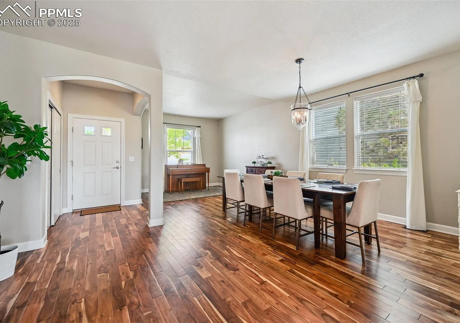 5 bed, 3577 sqft, $3,100 — Photo 3