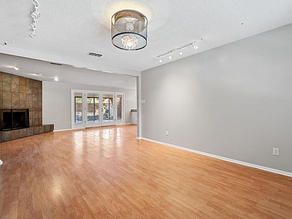 5th image of 1403 Elkhart Ave
