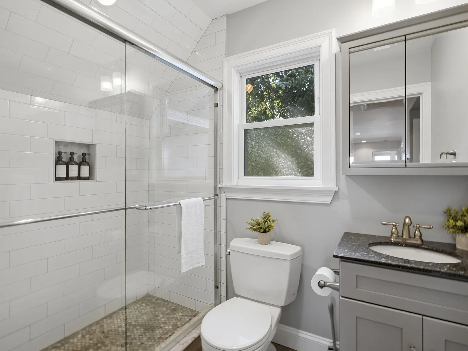 2 bed, 950 sqft, $2,650 — Photo 4