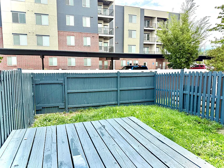 533 S 450 E — Photo 21