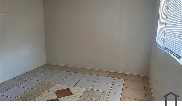 Building Photo 4
