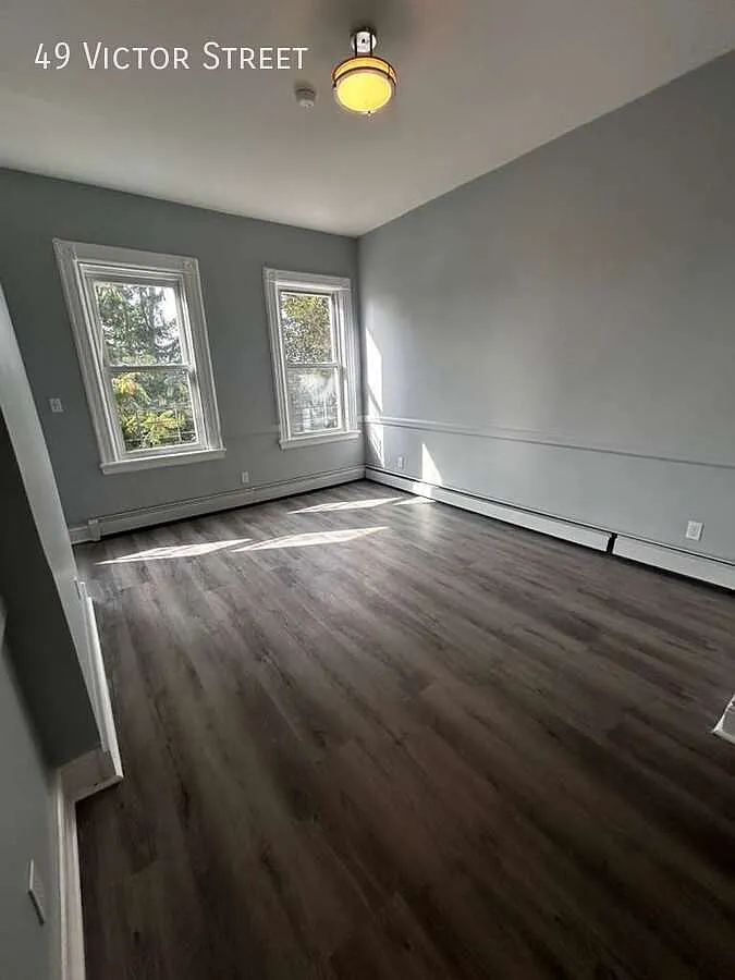 3 bed, $2,900 — Photo 1