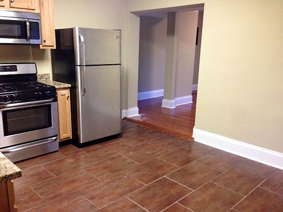 5th image of 1663 N Pearl St