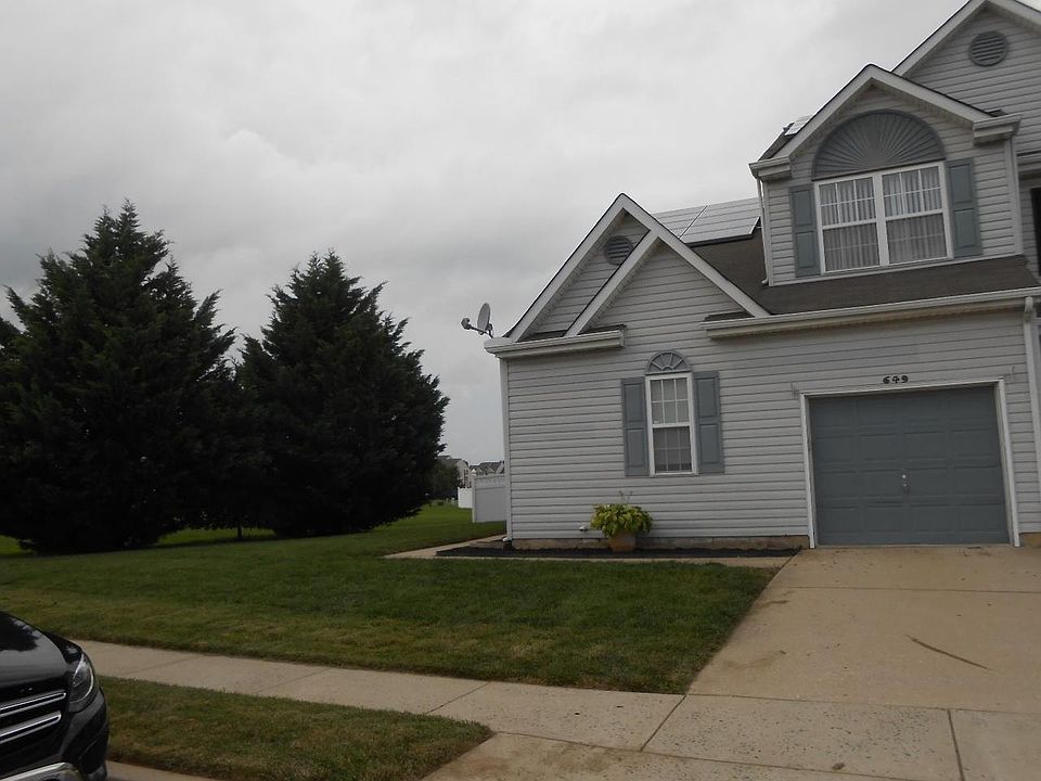 1st image of 649 Warren Dr