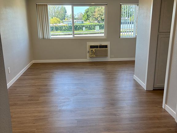 4th image of 521 La Cadena Way APT 8