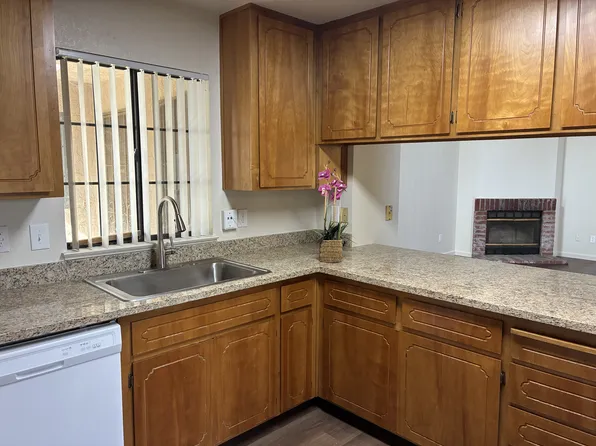 1800 La Corunna Pl APT D, Modesto, CA 95356