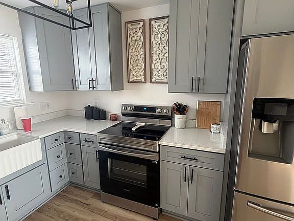 5th image of 99 Duke Ln