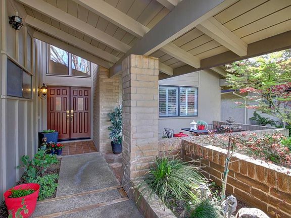 2nd image of 2816 Calle Vista Way