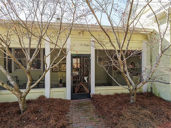 5th image of 219 White Oak Street