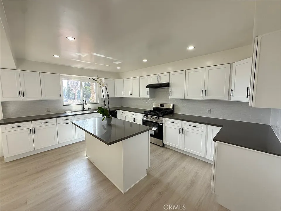 564 W Macarthur Ave #3