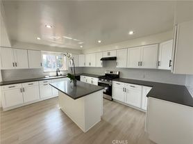 564 W Macarthur Ave, San Pedro, CA
