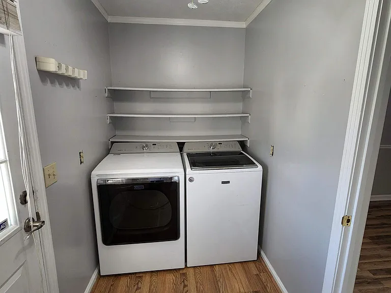 1129 S Maple St — Photo 21