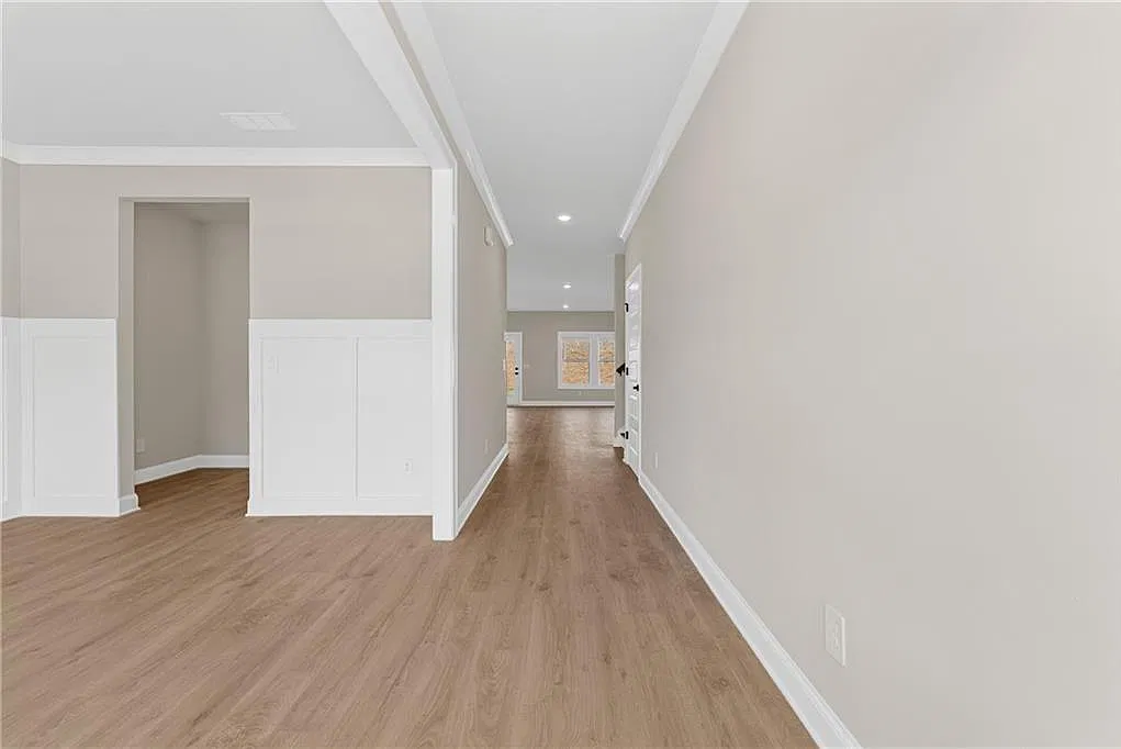 4 bed, 3.0 bath, 2950 sqft, $2,900 — Photo 4