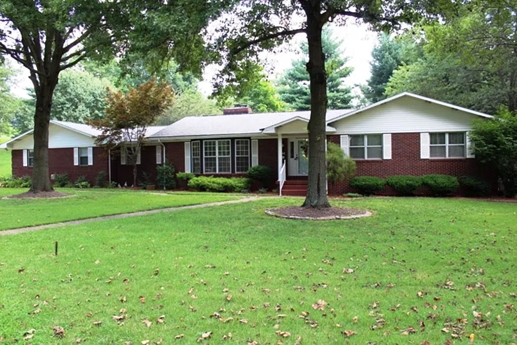 121 Annecy Ct photo 1