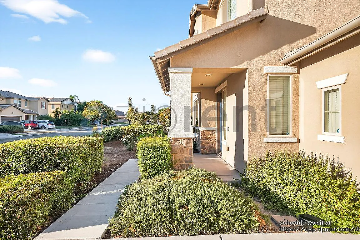 4 bed, 2289 sqft, $3,800 — Photo 3