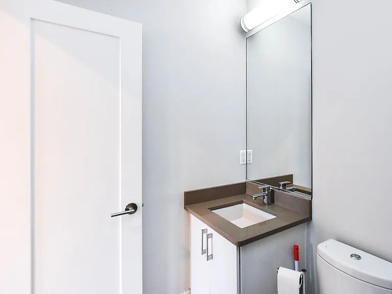913 Quincy St NE #3 — Photo 28