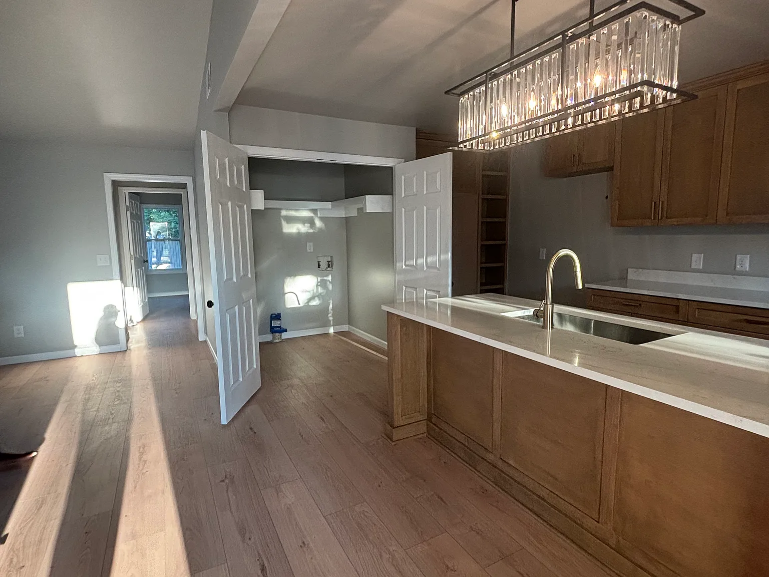 2 bed, 1090 sqft, $2,100 — Photo 3