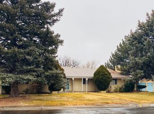 710 E Crestview Dr, Farmington, NM 87401