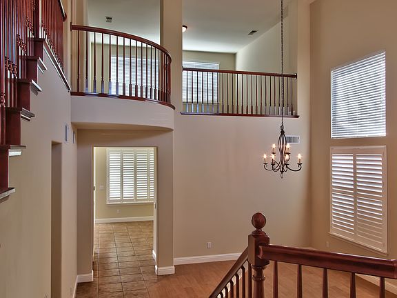 3rd image of 1607 Montrose Ln