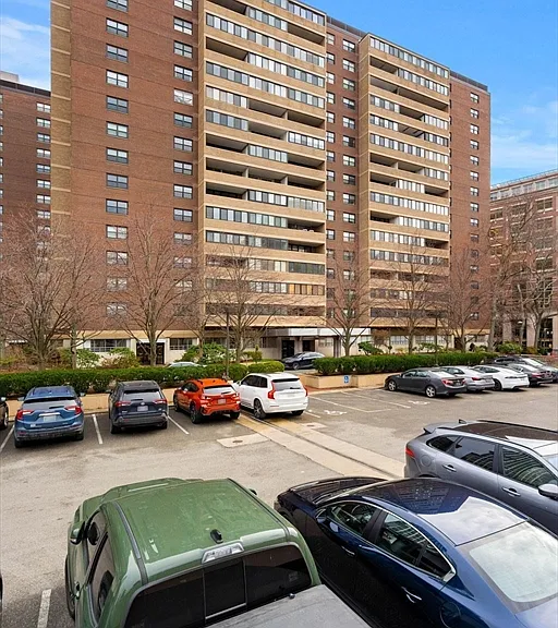 2 Hawthorne Pl #17M — Photo 33