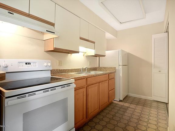 4th image of 2443 Whispering Woods Blvd APT 1