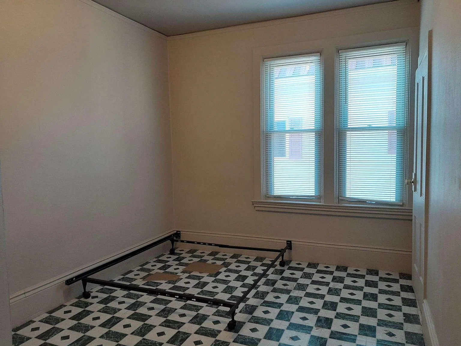 2 bed, $750 — Photo 4