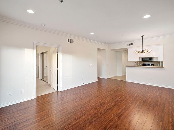 4th image of 3328 Oakhurst Ave APT 211