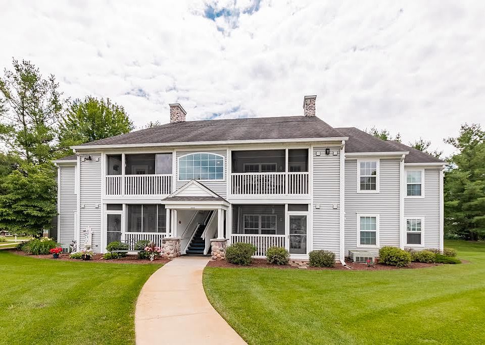 1st image of 922 Oak Brook Dr