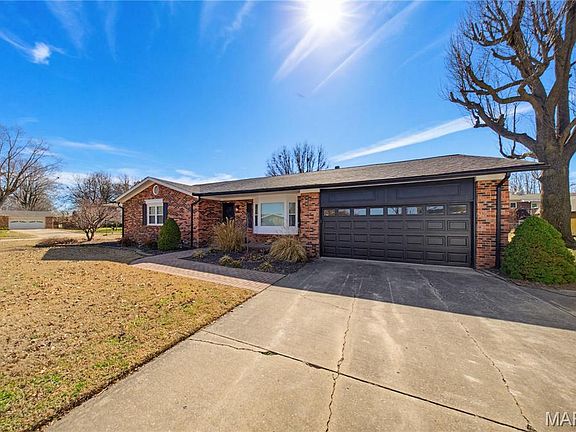 3rd image of 139 Autumn Dr