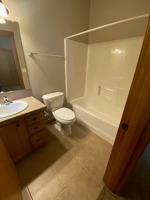 3 bed, 3.5 bath, 2155 sqft, $2,200 — Photo 3
