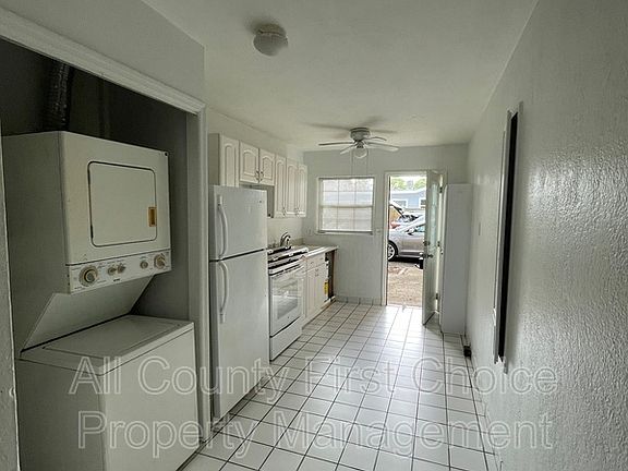 2nd image of 911 Pine St