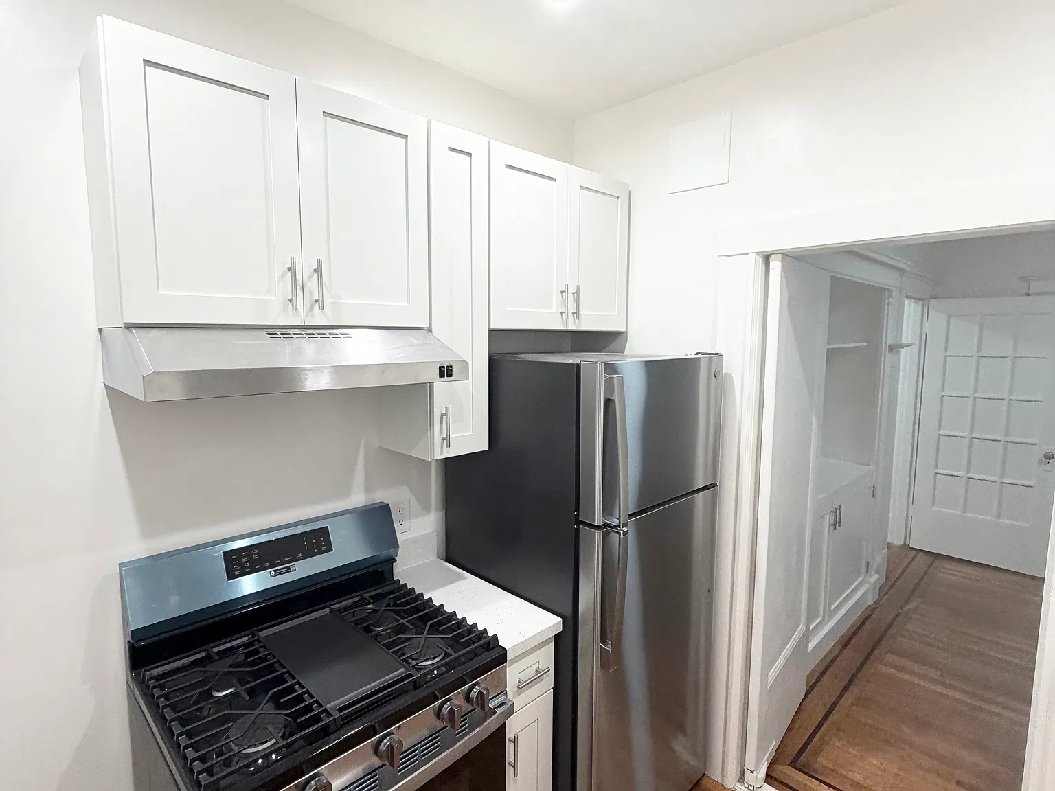 2 bed, 750 sqft, $6,295 — Photo 2