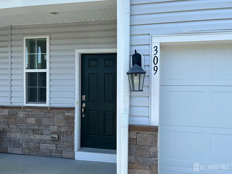 309 Mazzeo Dr — Photo 3