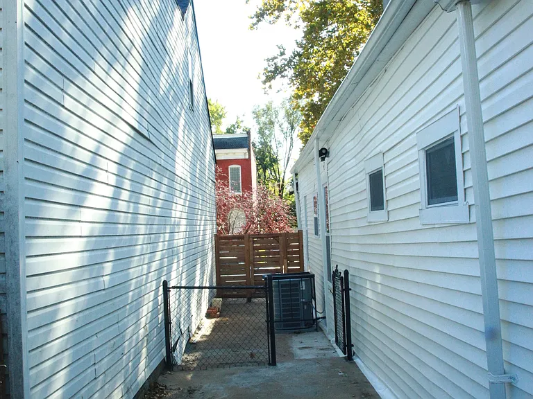 2109 Stansbury St — Photo 22